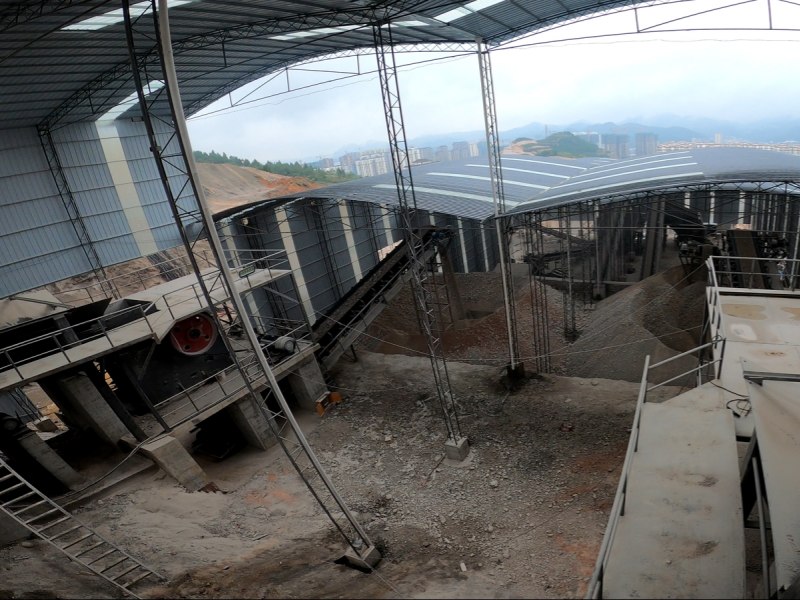 顎式破碎機現(xiàn)場