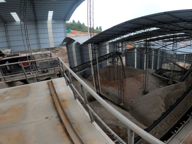 如何解決顎式破碎機出料不均的現(xiàn)象？有效提高鄂破產(chǎn)量