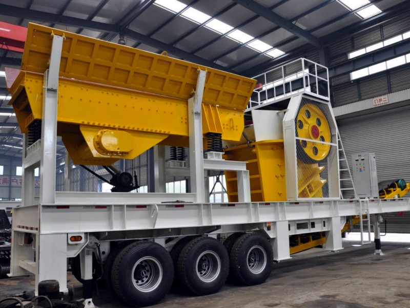 【行業(yè)洞察】移動碎石加工設備破碎青石效果評測：300t/h產(chǎn)能實現(xiàn)可能性分析！